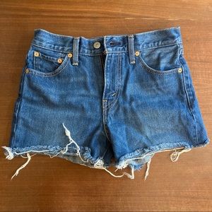 Levi’s 501 Medium Wash Cut-off Shorts | Size 26 | 100% Cotton
